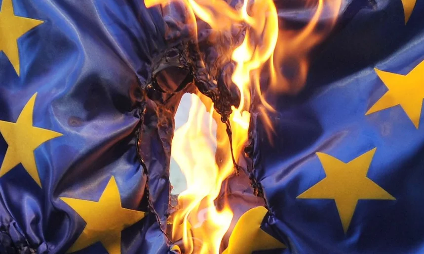 Burning EU flag 1a LLLLL