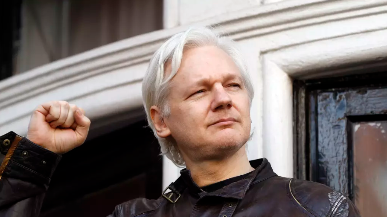 Julian Assange 2017 1a photo AP LLLL