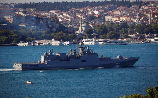 The Russian Navy's frigate Admiral Essen sets sail in the Bosphorus, on its way to the Mediterranean Sea, in Istanbul, Turkey, July 10, 2017. REUTERS/Murad Sezer - RC147BE99CA0