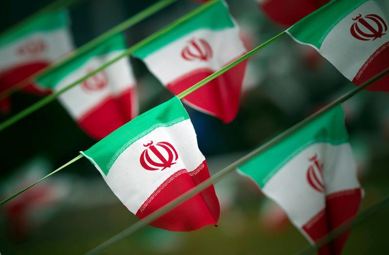 Iranian flags 1a Reuters LLLL